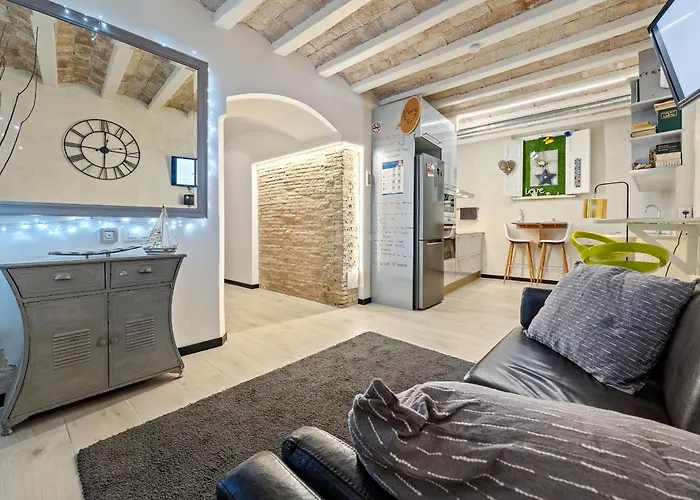 Hauzify I Novavila Centre Rooms