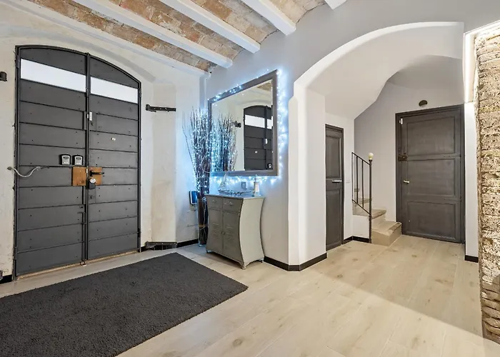 Hauzify I Novavila Centre Rooms
